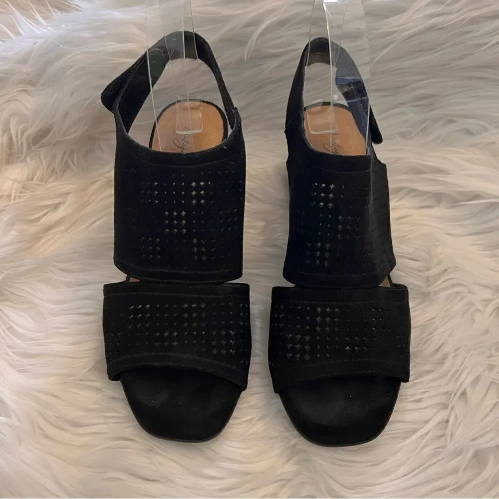 Vintage 7 Eight Lara Sandals Black Size 6.5 Faux Suede Cut Outs Heel
